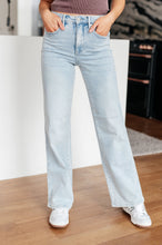 Load image into Gallery viewer, BROOKE HIGHRISE CONTROL TOP VINTAGE WASH STRAIGHT JEANS
