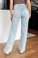 Load image into Gallery viewer, BROOKE HIGHRISE CONTROL TOP VINTAGE WASH STRAIGHT JEANS
