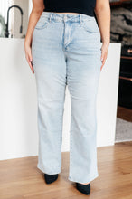 Load image into Gallery viewer, BROOKE HIGHRISE CONTROL TOP VINTAGE WASH STRAIGHT JEANS
