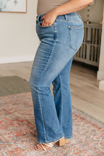 Load image into Gallery viewer, GENEVIEVE MID RISE VINTAGE BOOTCUT JEANS
