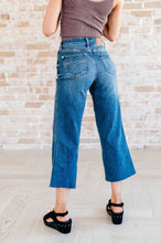 Load image into Gallery viewer, HAYES HIGH RISE WIDE LEG CROP JEANS
