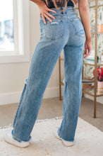 Load image into Gallery viewer, ROSE HIGH RISE 90&#39;S STRAIGHT JEANS IN LIGHT WASH
