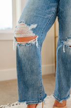 Load image into Gallery viewer, ROSE HIGH RISE 90&#39;S STRAIGHT JEANS IN LIGHT WASH
