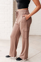 Load image into Gallery viewer, RUN, DON&#39;T WALK CARGO SWEATPANTS IN SMOKEY BROWN
