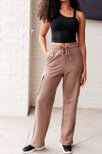 Load image into Gallery viewer, RUN, DON&#39;T WALK CARGO SWEATPANTS IN SMOKEY BROWN
