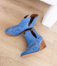 Load image into Gallery viewer, JOURNEE ANKLE BOOTS IN BLUE
