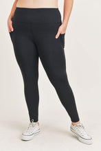 Load image into Gallery viewer, on the run highwaist plus size panel leggings
